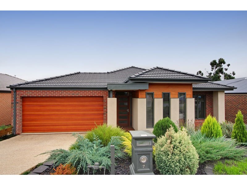 7 Tudor Drive, Mooroolbark VIC 3138