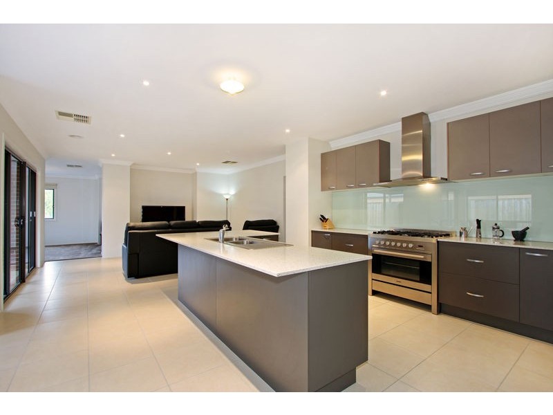 7 Tudor Drive, Mooroolbark VIC 3138