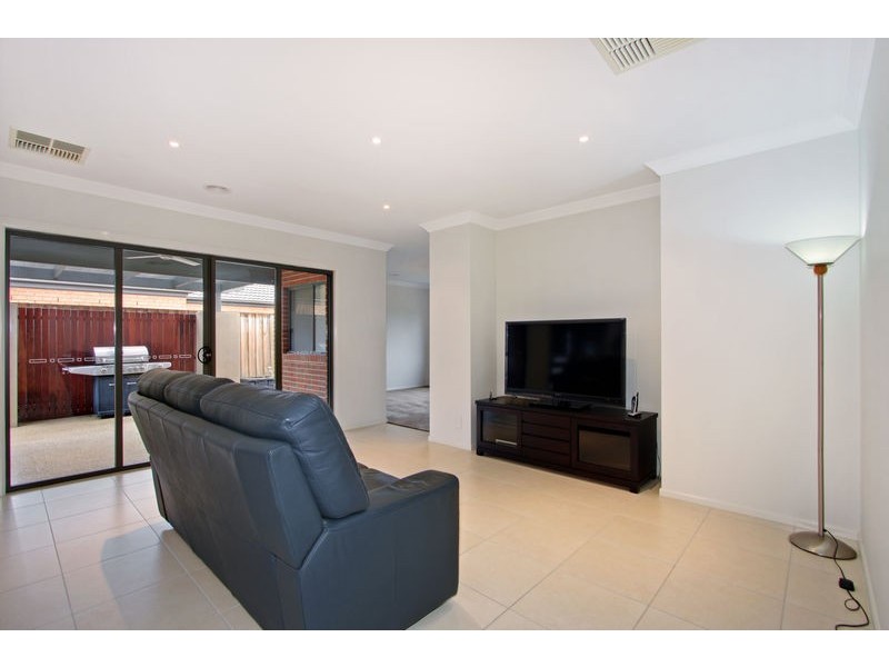 7 Tudor Drive, Mooroolbark VIC 3138