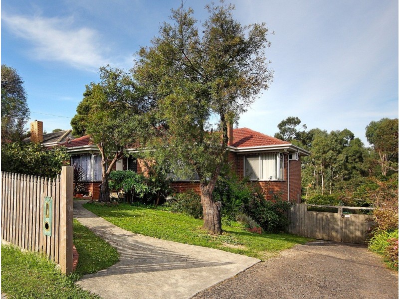 77 Esther Crescent, Mooroolbark VIC 3138