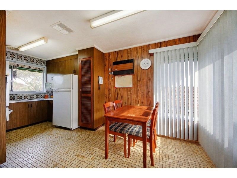 77 Esther Crescent, Mooroolbark VIC 3138