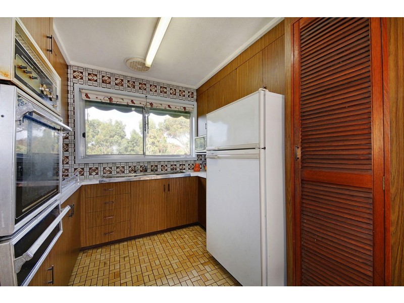 77 Esther Crescent, Mooroolbark VIC 3138
