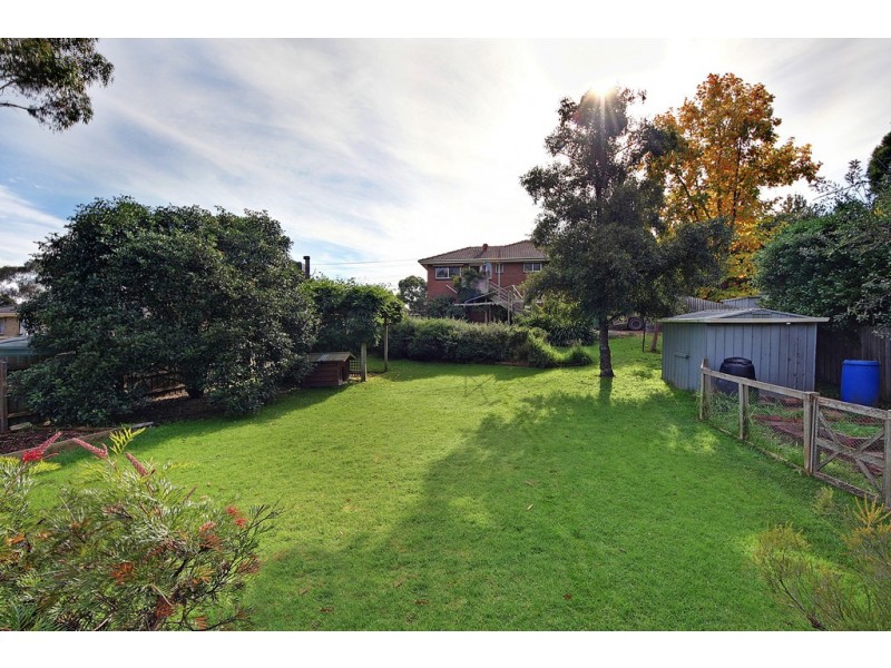 77 Esther Crescent, Mooroolbark VIC 3138