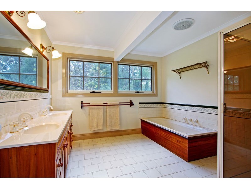 15 McKenzie Gve, Montrose VIC 3765