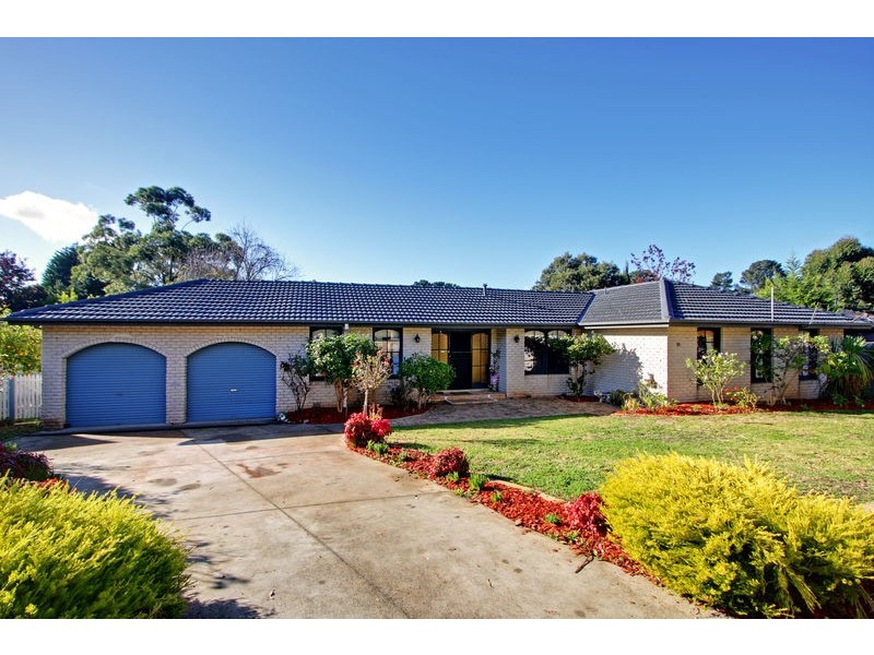 15 Rollington Drive, Ringwood VIC 3134