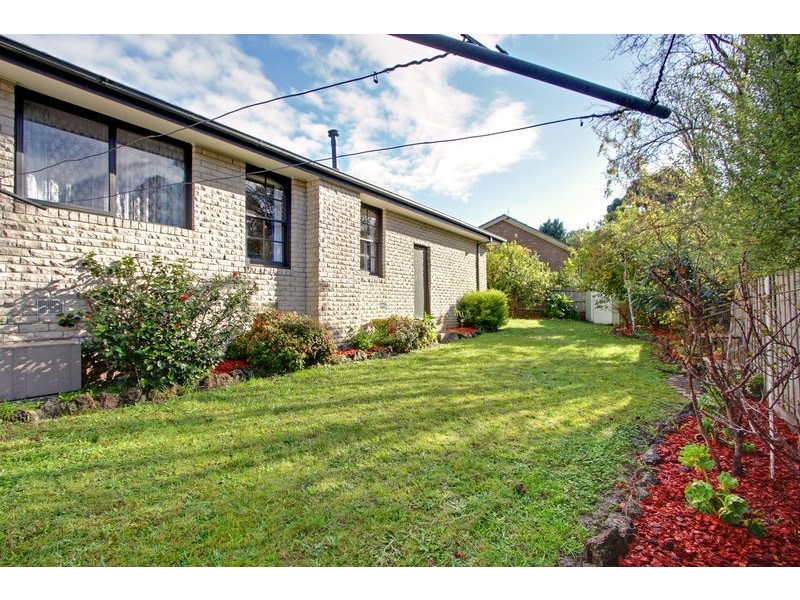 15 Rollington Drive, Ringwood VIC 3134