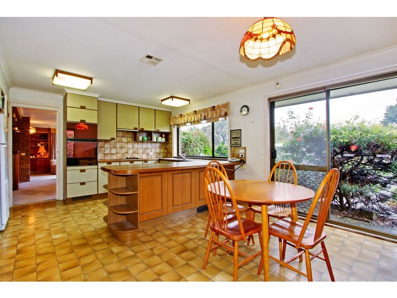 8 St Austell Court, Croydon Hills VIC 3136