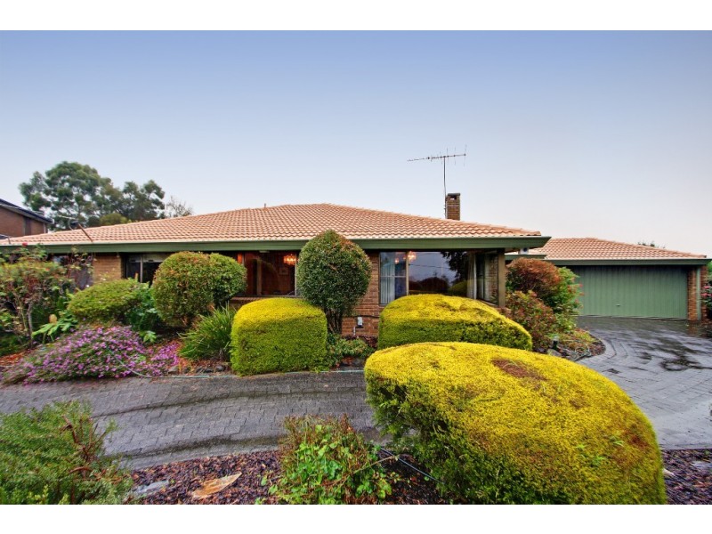 8 St Austell Court, Croydon Hills VIC 3136