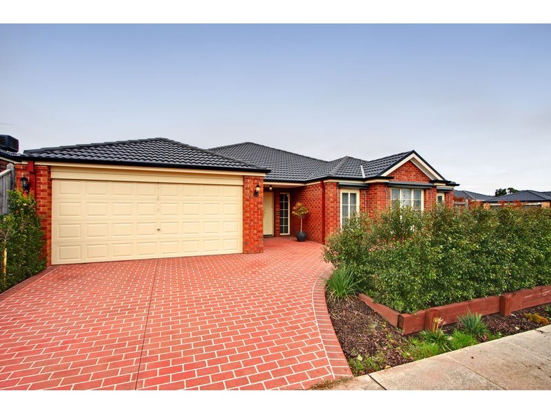41 Sussex Avenue, Cranbourne North VIC 3977