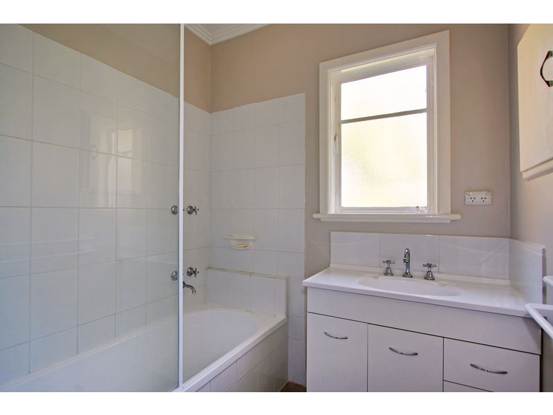 34 Stradbroke Rd, Montrose VIC 3765