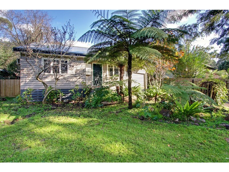 34 Stradbroke Rd, Montrose VIC 3765