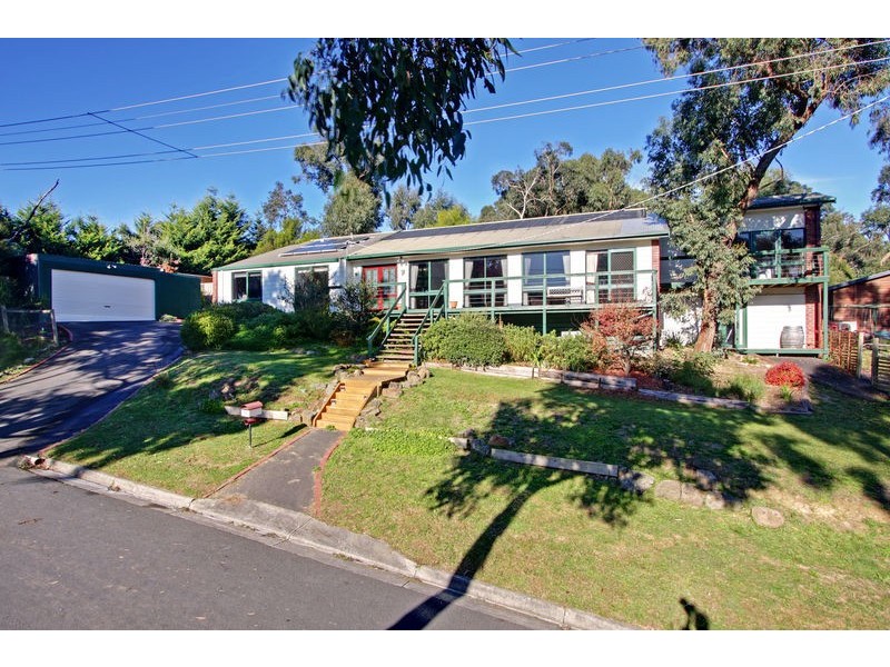 15 Hilltop Rise, Launching Place VIC 3139
