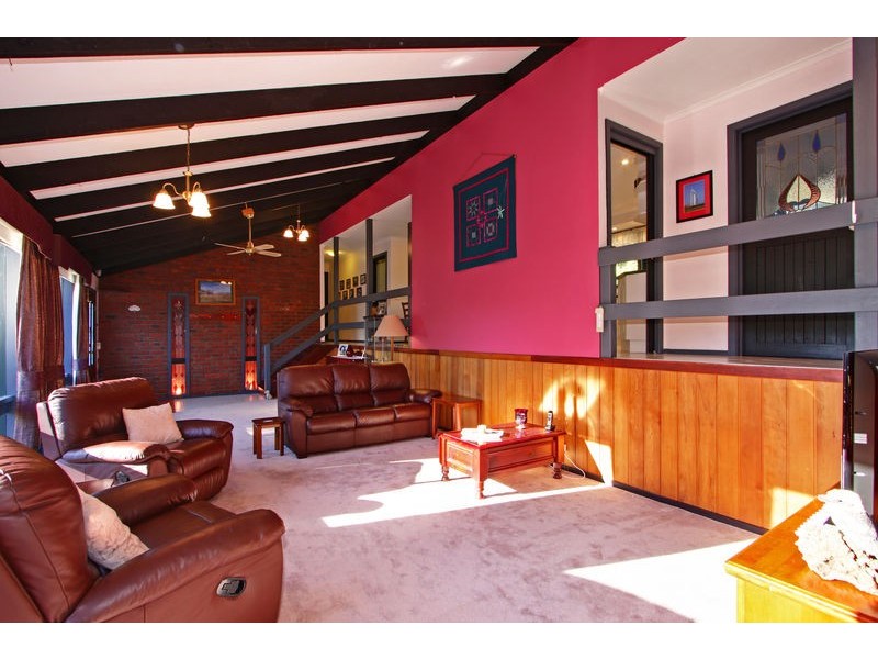 15 Hilltop Rise, Launching Place VIC 3139