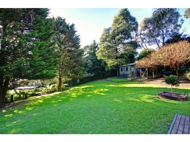 27 Heathfield Grove, Montrose VIC 3765