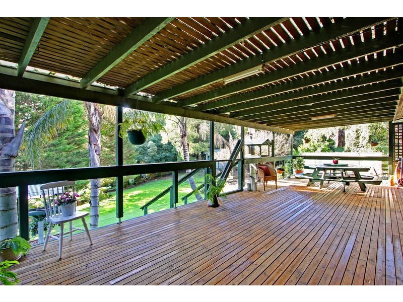 27 Heathfield Grove, Montrose VIC 3765