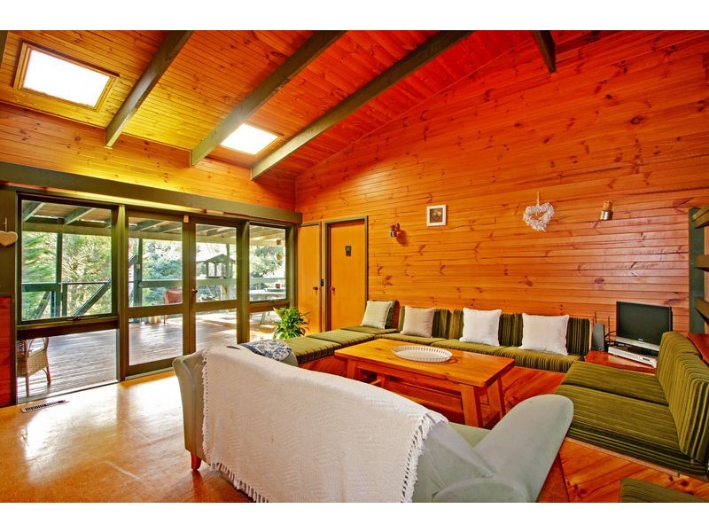 27 Heathfield Grove, Montrose VIC 3765