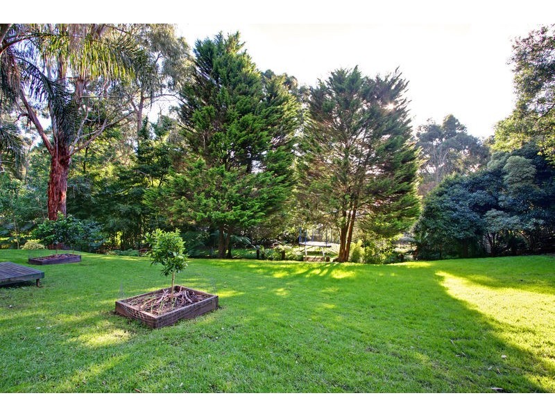 27 Heathfield Grove, Montrose VIC 3765