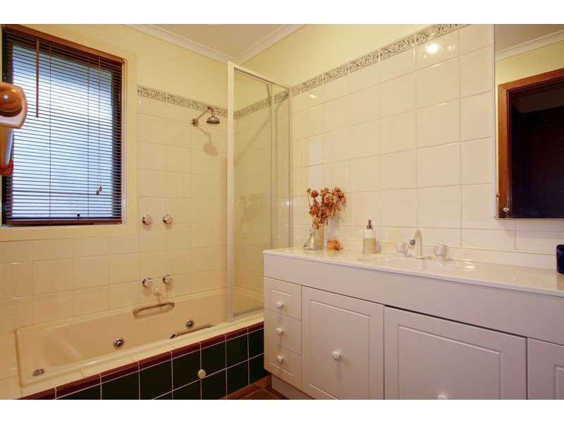 15 Gordon Avenue, Montrose VIC 3765