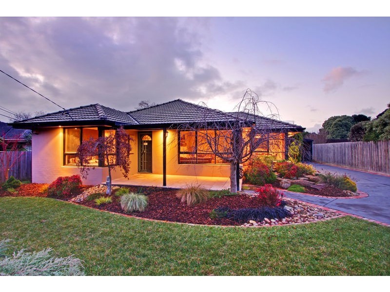 17 Birkenhead Drive, Kilsyth VIC 3137