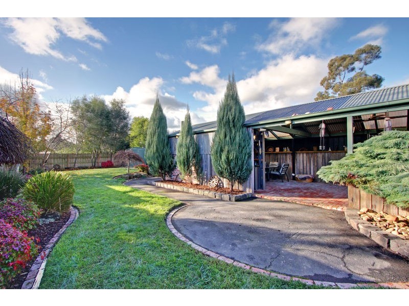 17 Birkenhead Drive, Kilsyth VIC 3137