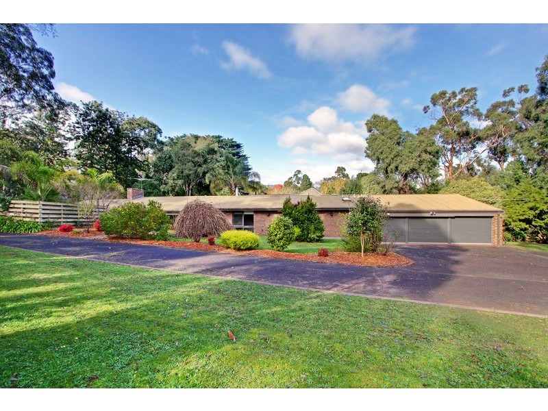 7 Oaktree Close, Mooroolbark VIC 3138
