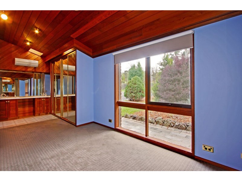 7 Oaktree Close, Mooroolbark VIC 3138