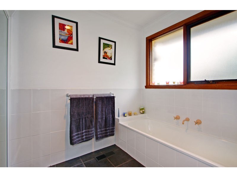 20 Rachael Drive, Mooroolbark VIC 3138