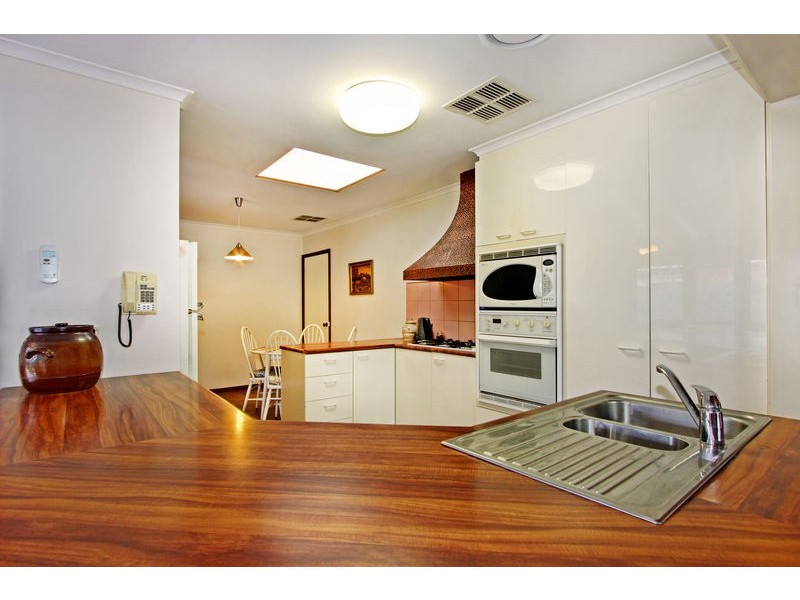 12 Faraday Road, Croydon South VIC 3136