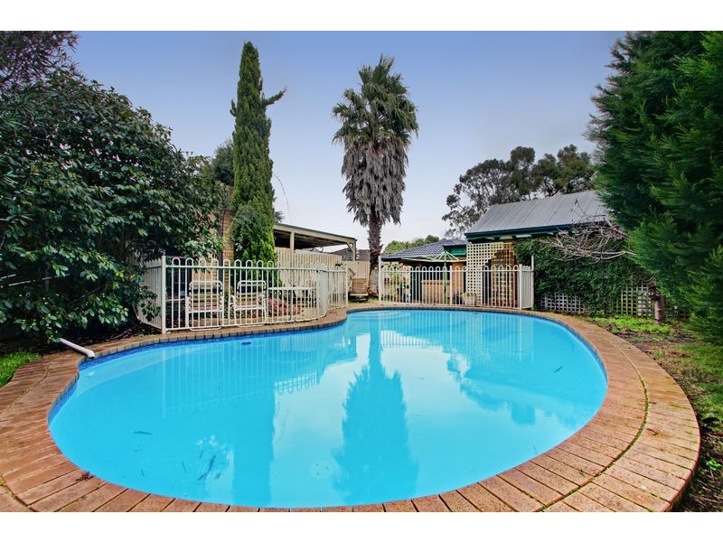 12 Faraday Road, Croydon South VIC 3136