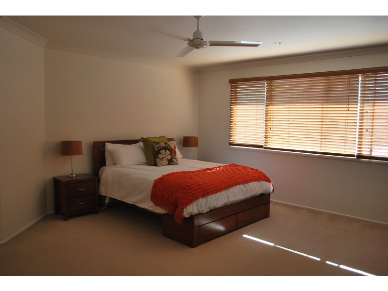 42 Cobb & Co Drive, Oxenford QLD 4210