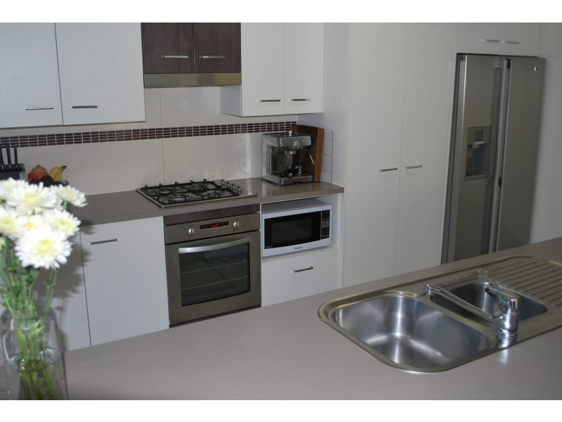 42 Cobb & Co Drive, Oxenford QLD 4210
