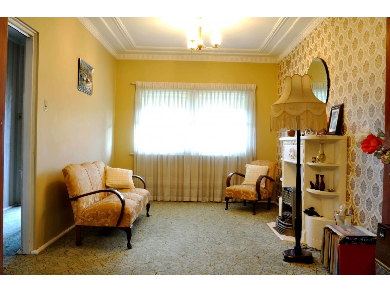 16 Bungalow Road, Roselands NSW 2196