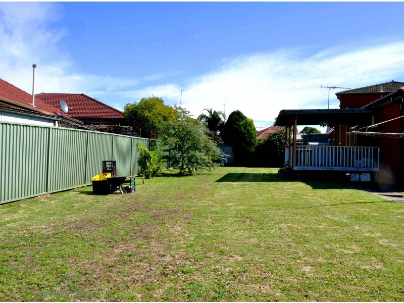 3 STEPHEN PLACE, Roselands NSW 2196