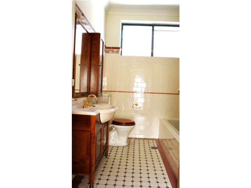 13 Bungalow Road, Roselands NSW 2196