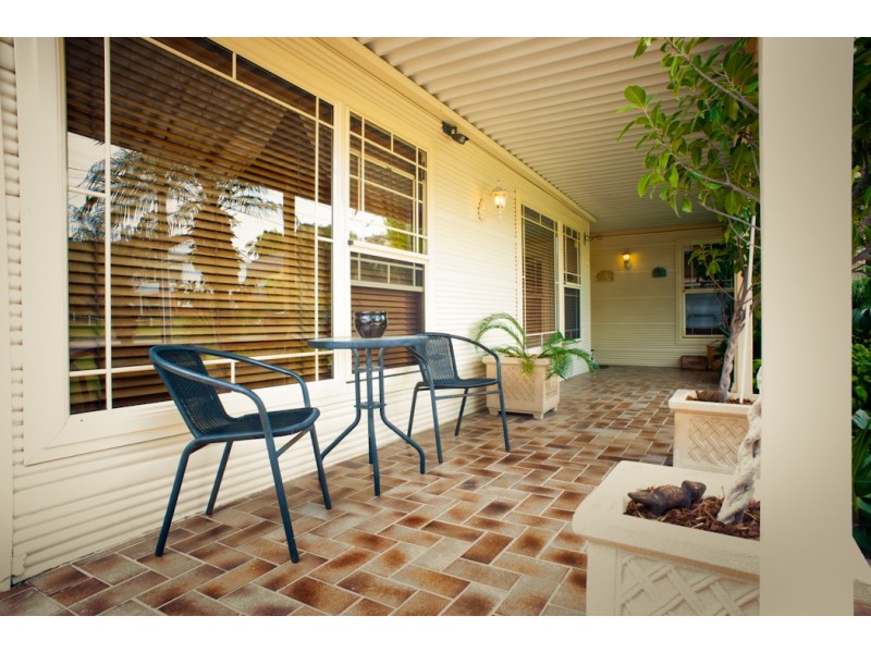 13 Raymond Ave, Roselands NSW 2196