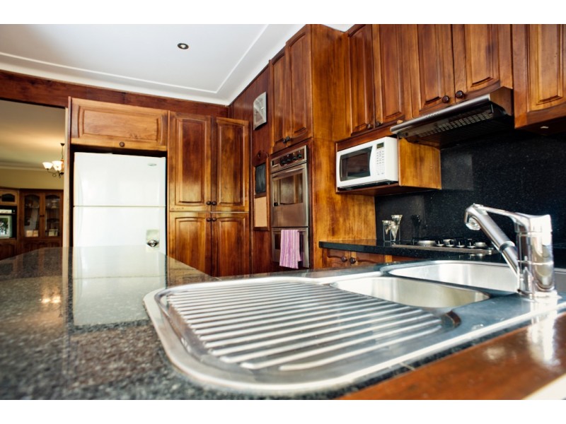 13 Raymond Ave, Roselands NSW 2196