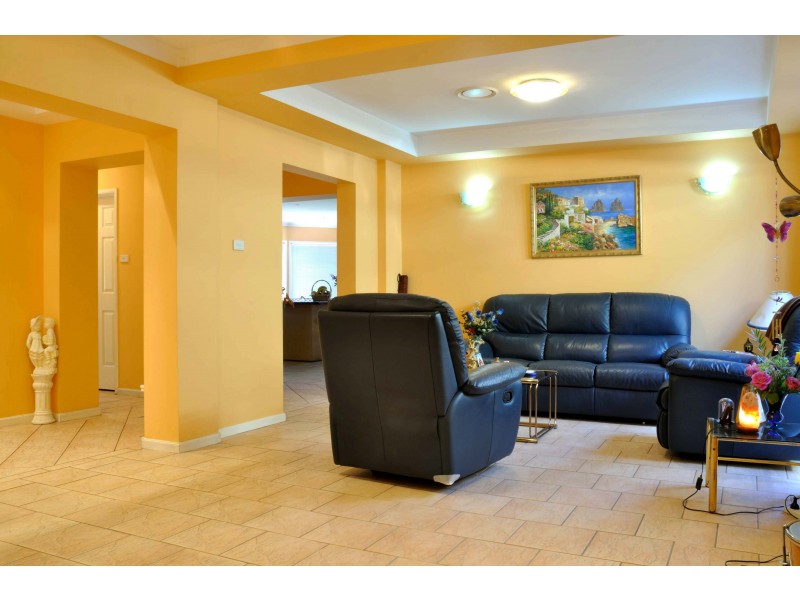 284 King Georges Road, Roselands NSW 2196