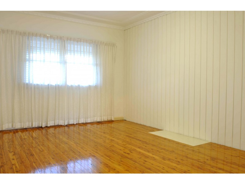 5 Berring Ave, Roselands NSW 2196