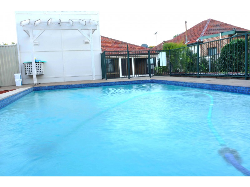 5 Berring Ave, Roselands NSW 2196