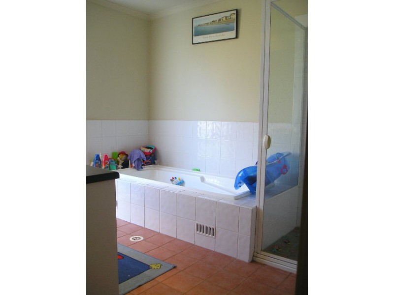 215 Englorie Park Drive, Glen Alpine NSW 2560