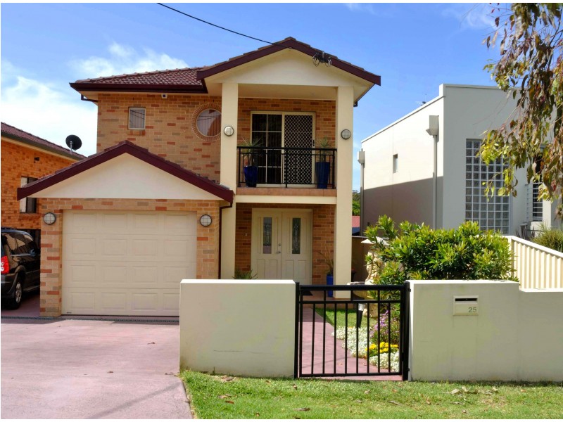 25 Penshurst Road, Roselands NSW 2196