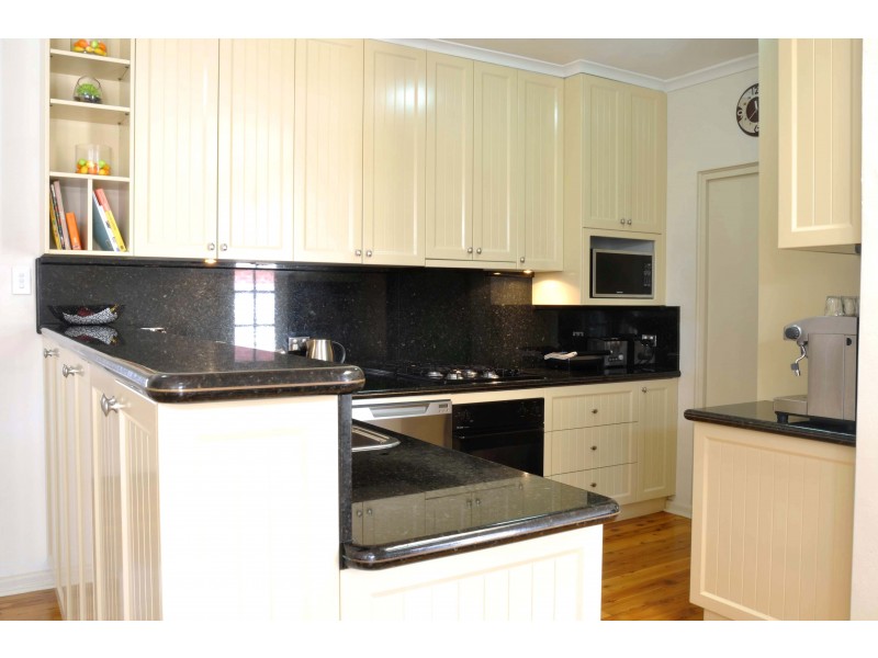 21 Bungalow Road, Roselands NSW 2196