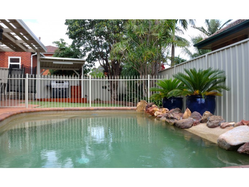 21 Bungalow Road, Roselands NSW 2196