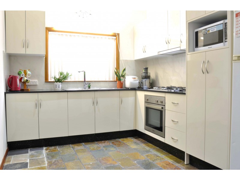 18 Chick St, Roselands NSW 2196