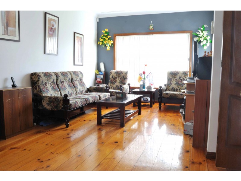 18 Chick St, Roselands NSW 2196