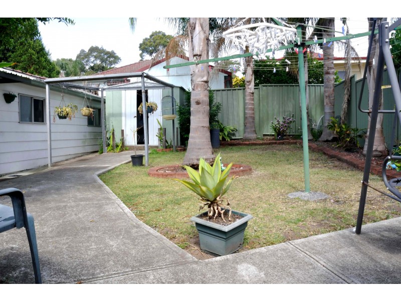 18 Chick St, Roselands NSW 2196