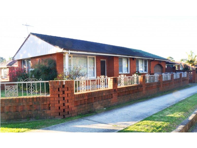 1 CRIPPS AVE, Kingsgrove NSW 2208