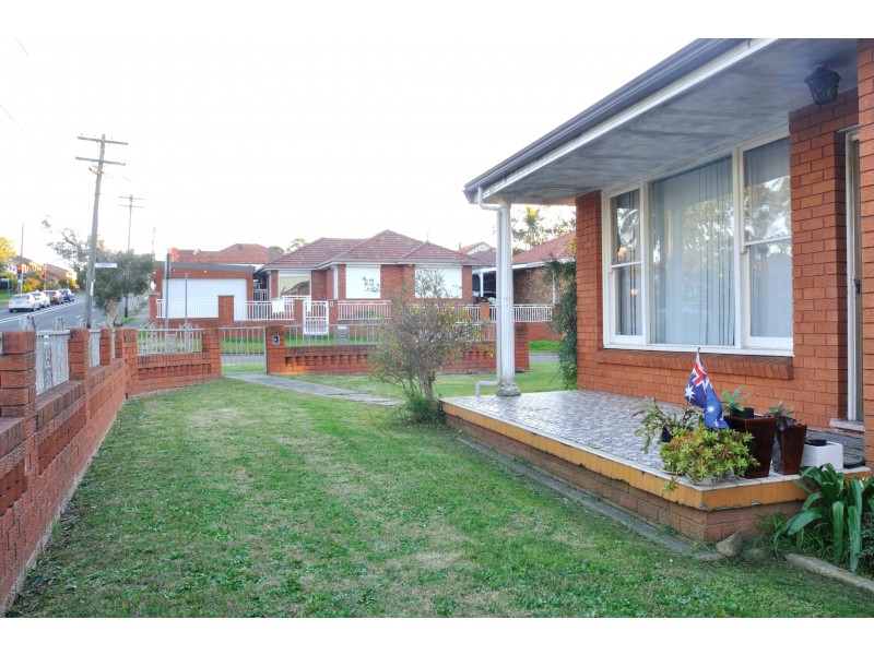 1 CRIPPS AVE, Kingsgrove NSW 2208