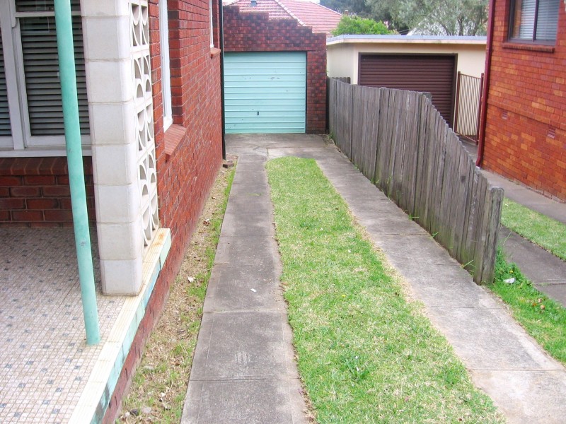 37 MOOREFIELDS ROAD, Kingsgrove NSW 2208