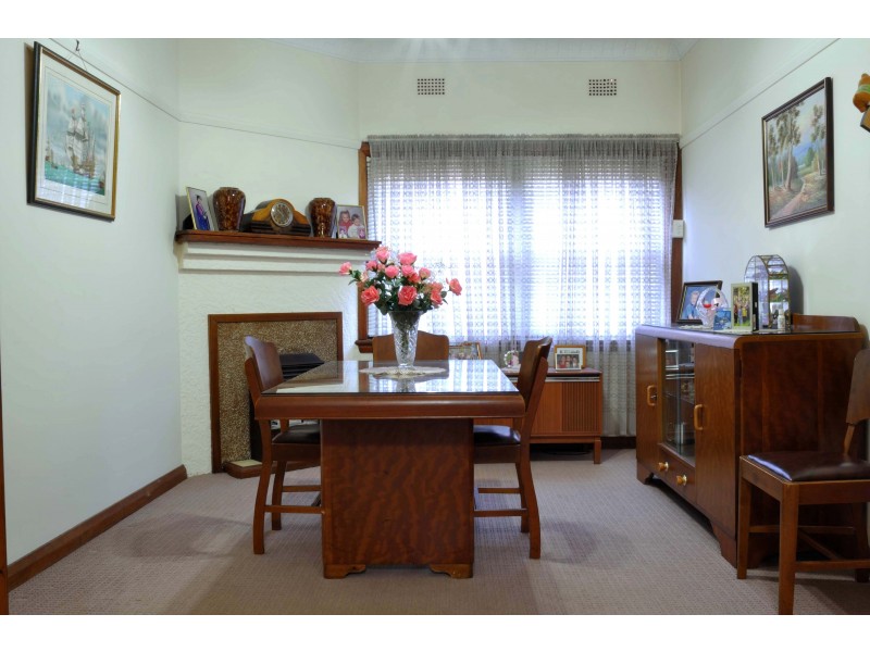 6 Beresford Pde, Kingsgrove NSW 2208